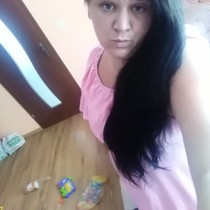 Polish 			Single
				'Elinka', seeking men from abroad, lives in Poland  Polska