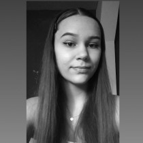 Polish 			Single
				'Paulina', seeking men in other countries, lives in Poland  Bytom